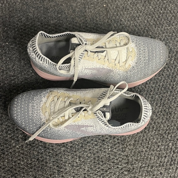 Brooks Womens Levitate running shoes pink gray size 8 athletic comfy athleisure - Picture 2 of 5